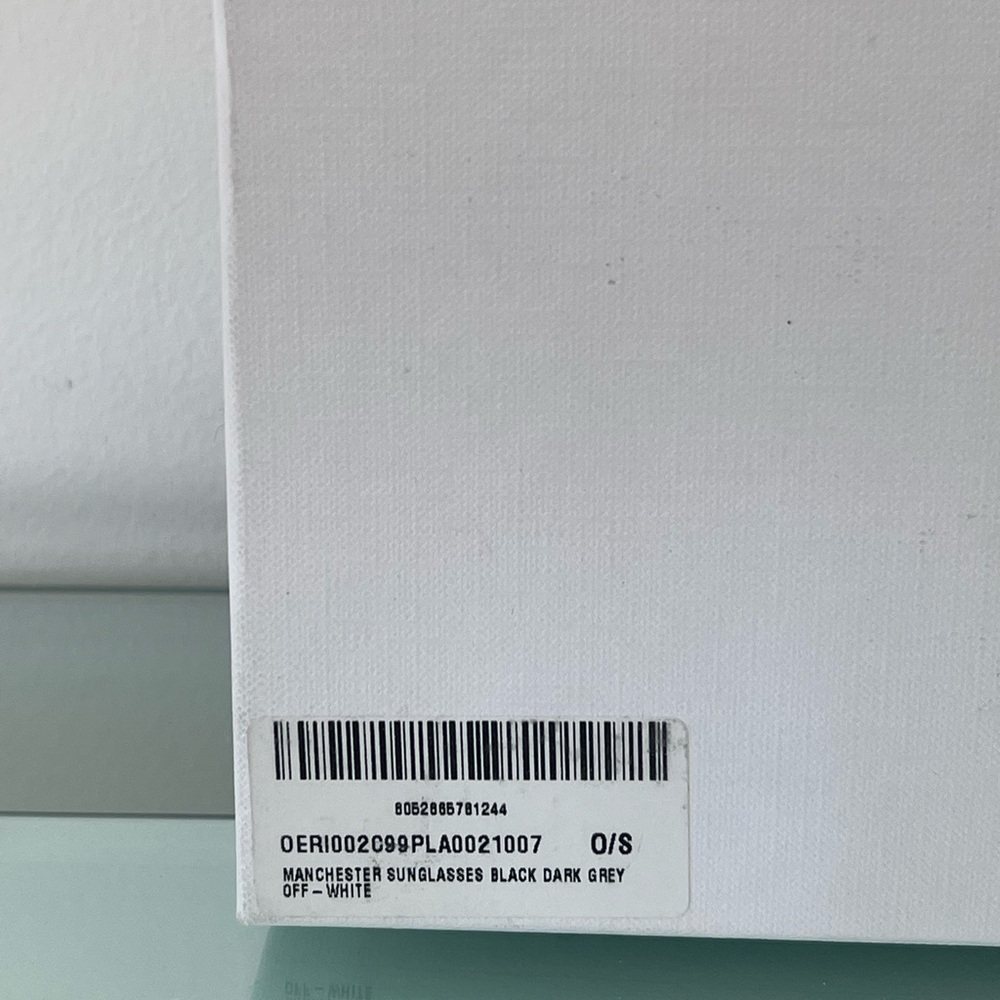 Off-White Manchester Sunglasses - Picture 14 of 14